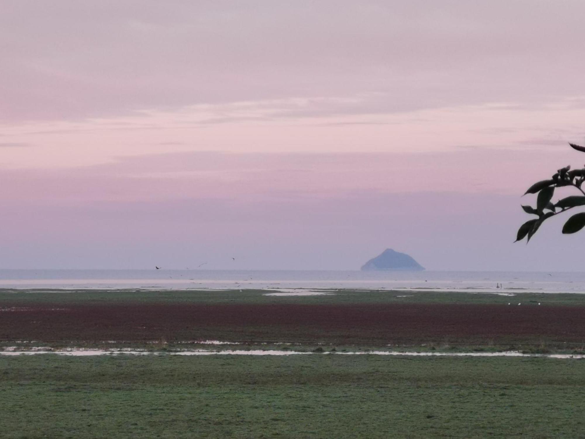 Entre Mont St Michel et Merveille Vains Exterior foto